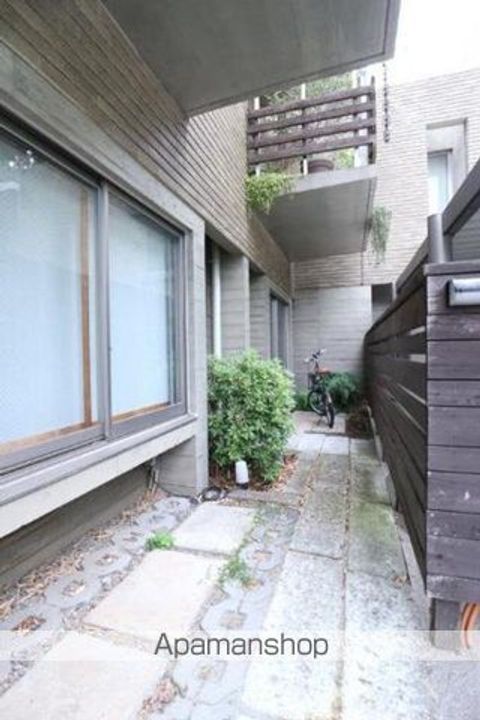 東京都杉並区成田西1丁目の賃貸マンションの外観