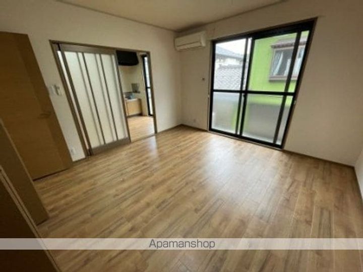 ロジャータウン Aの居間