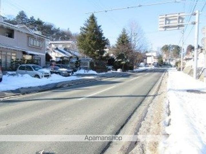 グラーティアの周辺