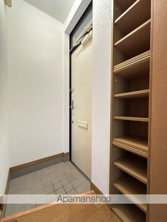 レモンハイツ山の手204の玄関