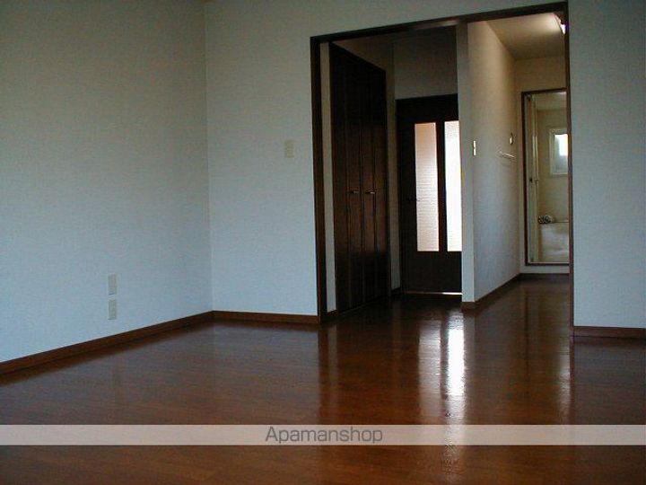 ファミール本町2-1の居間