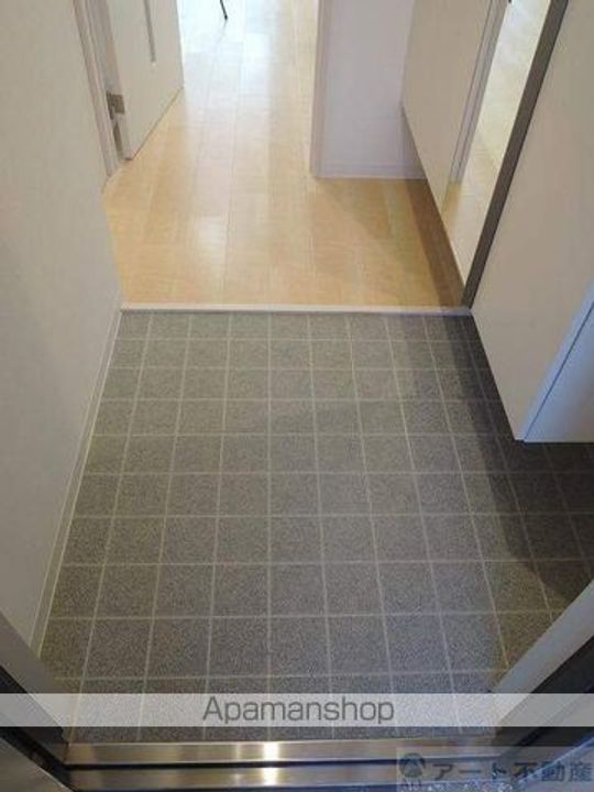 ヴィゴーレ本町の玄関