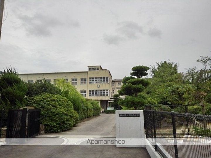 ブランド バルーン Aの周辺