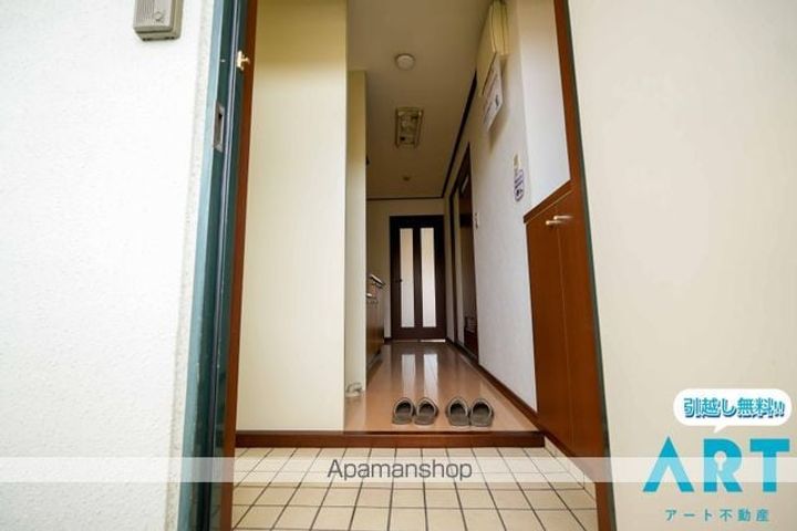 愛媛県松山市和泉北1丁目の賃貸マンションの玄関