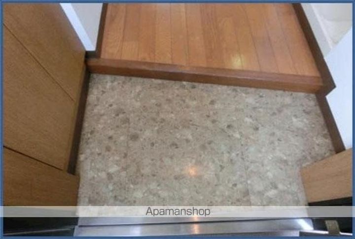 フェニックス新宿7丁目の玄関