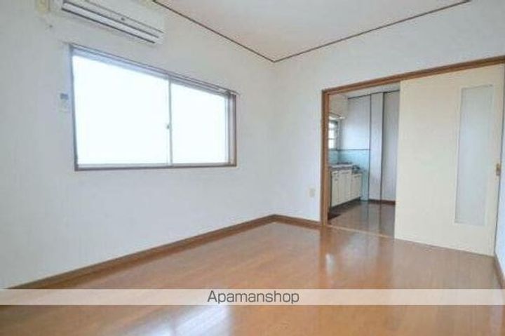 栄太郎マンション302の居間