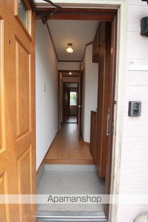 フラワーヒル Bの玄関