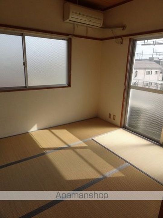 ヴィラ・テラスITOH401の居間