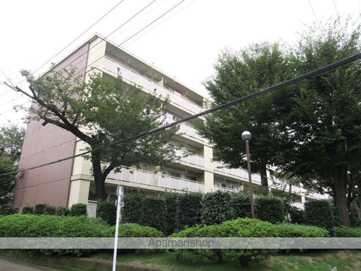 西武狭山グリーンヒル2号棟の外観