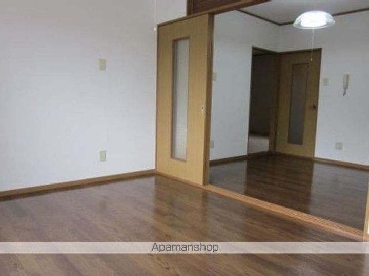 グランハイツ味生の居間