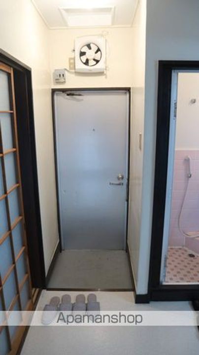 大阪府大阪市住吉区苅田8丁目の賃貸マンションの玄関