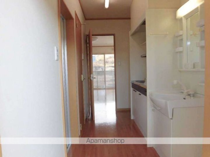 シガハイツⅩⅤ101の玄関