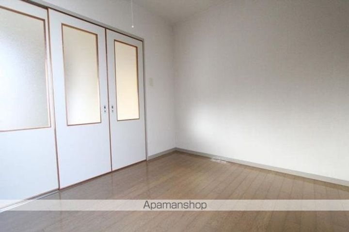 香川県高松市塩屋町の賃貸マンションの居間