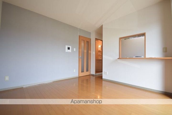 グリーンマンション愛子中央208の居間