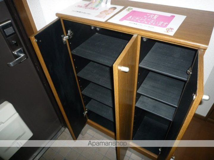 滋賀県湖南市菩提寺西1丁目の賃貸アパートの玄関