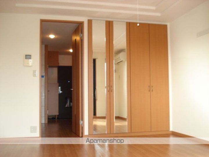 レジデンス弐番館105の居間