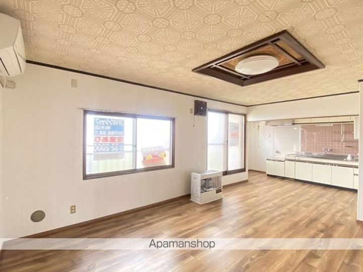 ヤマニハウス ⅩⅢ201の居間