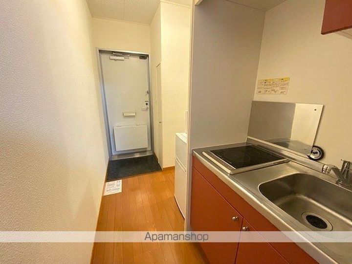 レオパレストルネードの玄関