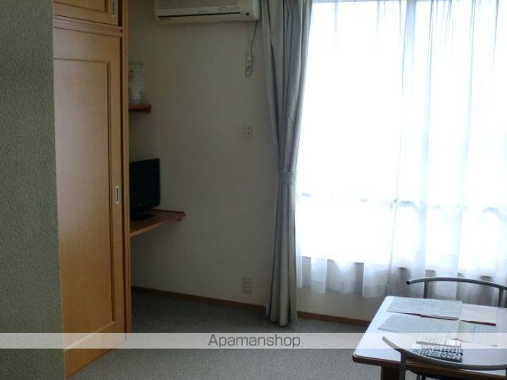 レオパレス樹木203の居間