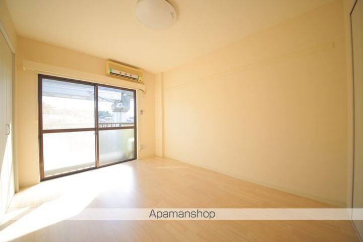 ハイツフォーレストの居間