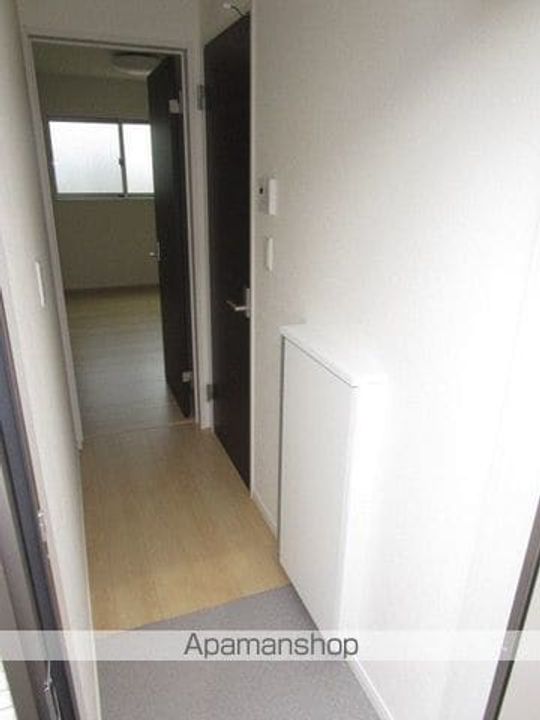 クレセント新検見川の玄関