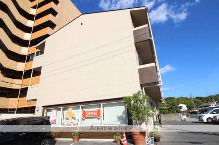 岡山県岡山市中区赤坂本町の賃貸マンションの外観