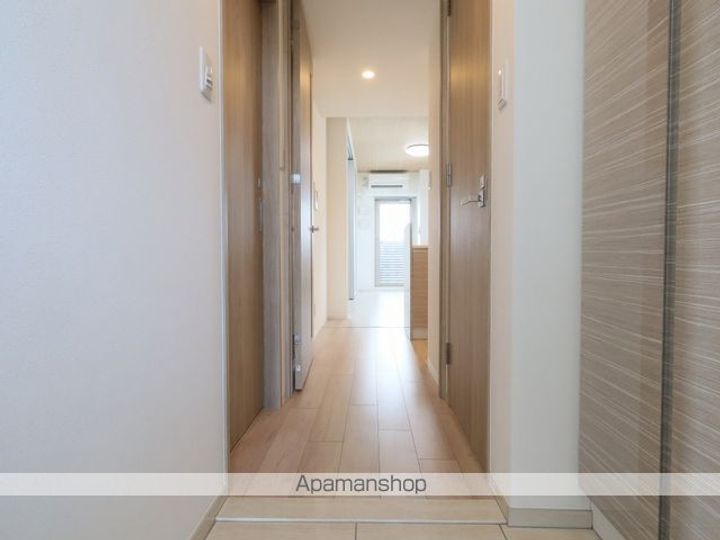 愛知県名古屋市中区伊勢山2丁目の賃貸マンションの玄関