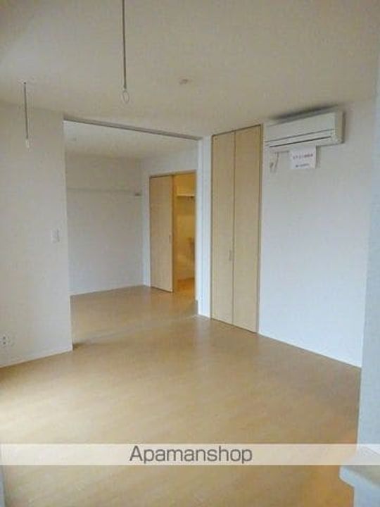 エトワールイースト壱番館302の居間
