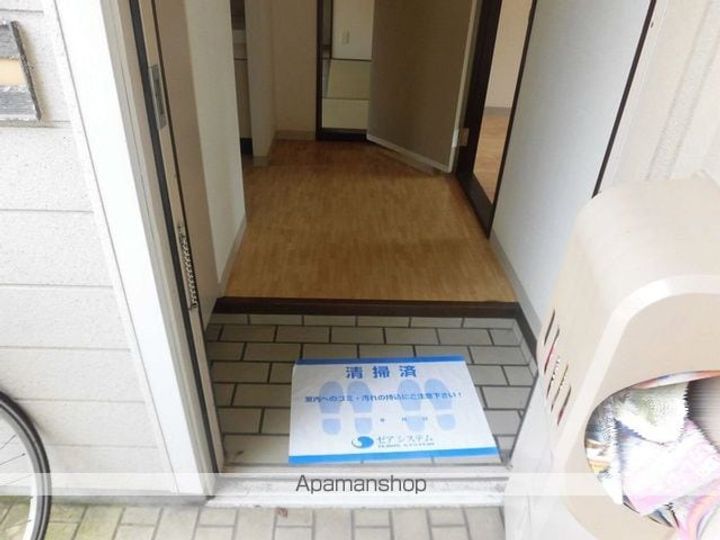 ビーハイヴ202の玄関