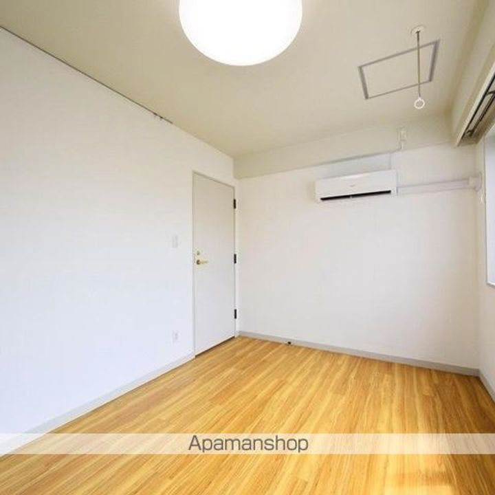 ハウス東雪谷203の居間