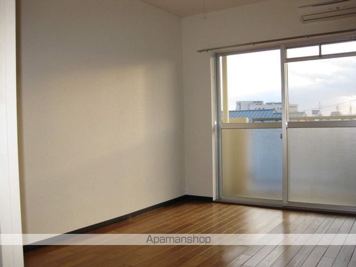 ガーデンコート十日町301の居間