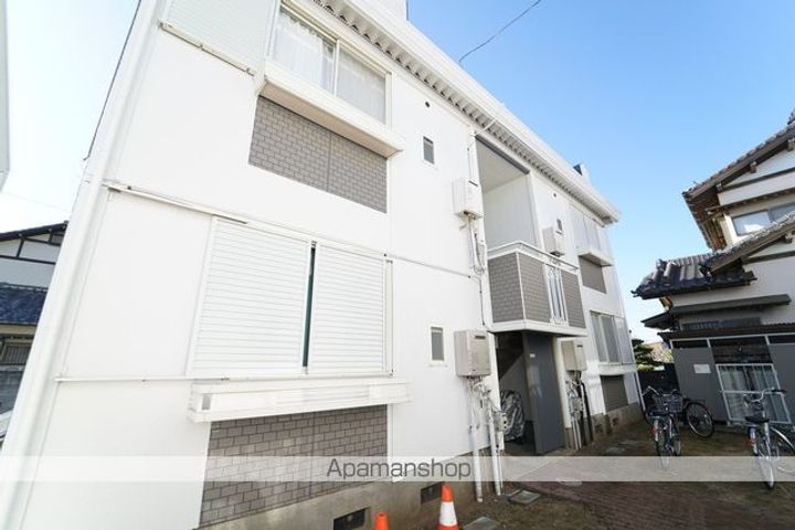 ツインハイツ B棟101の外観