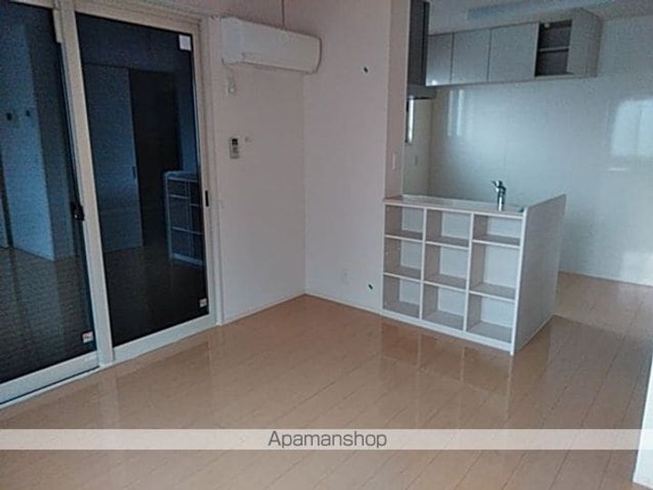 ドゥジェーム三山の居間