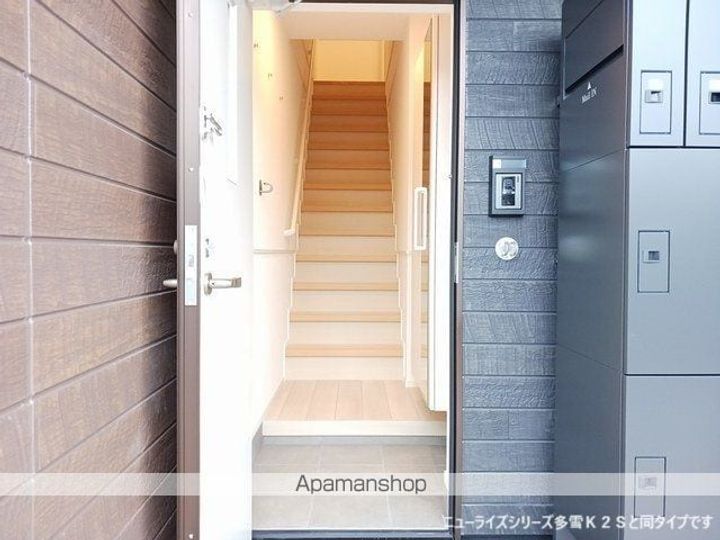ハピネス落合Bの玄関