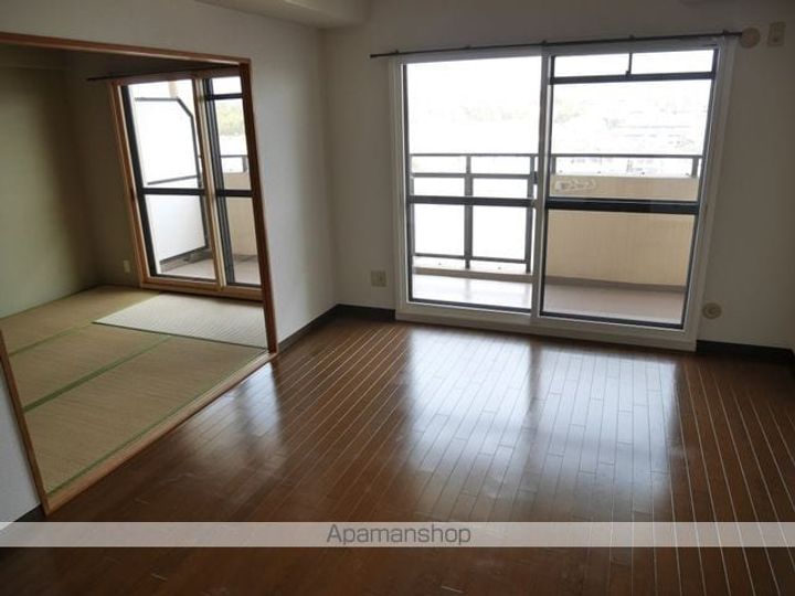 大阪府和泉市東阪本町の賃貸マンションの居間