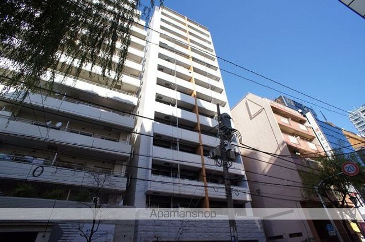 ガーラプレイス新宿御苑の外観