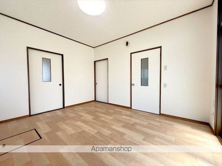 赤川1丁目6番一棟二戸右の内装