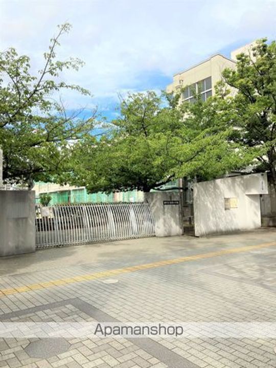 ルミエール中向陽101の周辺