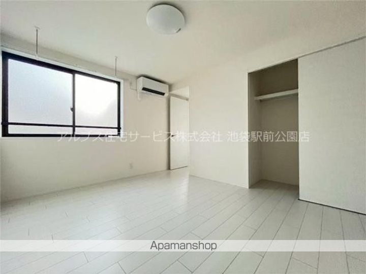 早稲田鶴巻町IMAハウスの居間