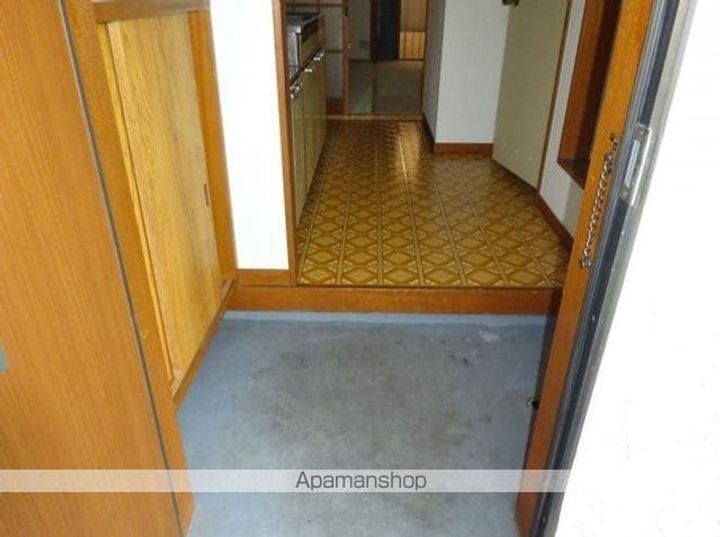 日の出コーポの玄関