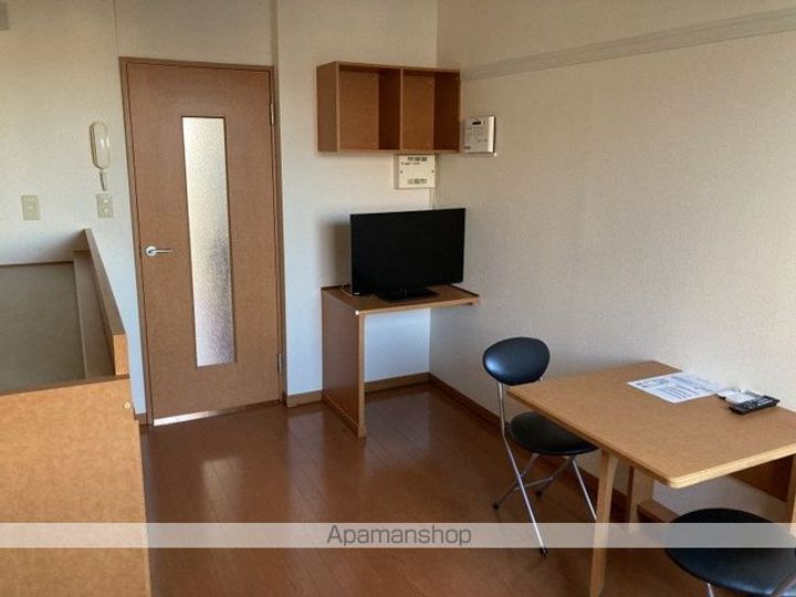 レオパレス瀬波104の居間