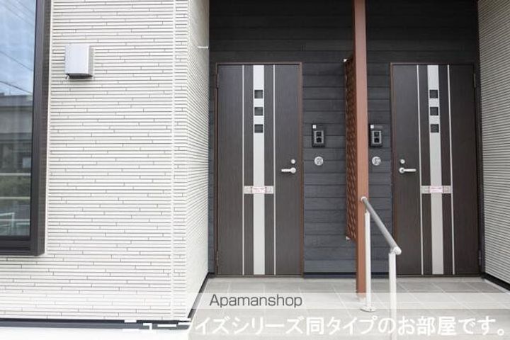 香川県高松市香川町浅野の賃貸アパートの玄関