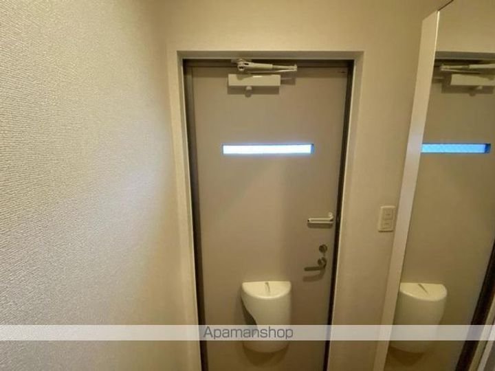 香川県高松市香西東町の賃貸アパートの玄関