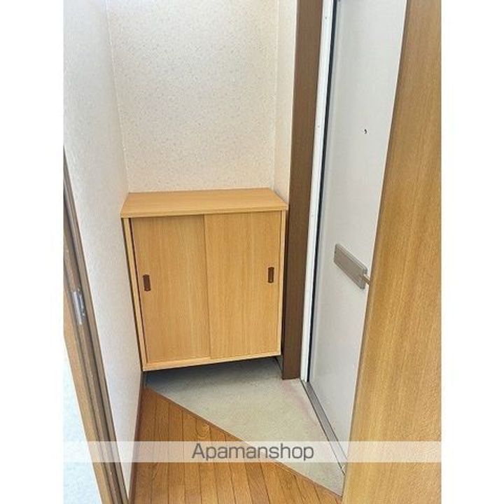 メゾン花園203の玄関