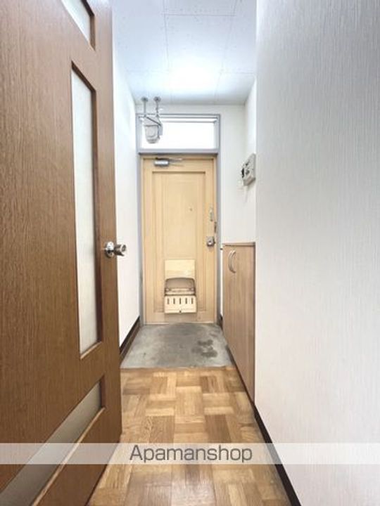 第2シャトウはまなす201の玄関