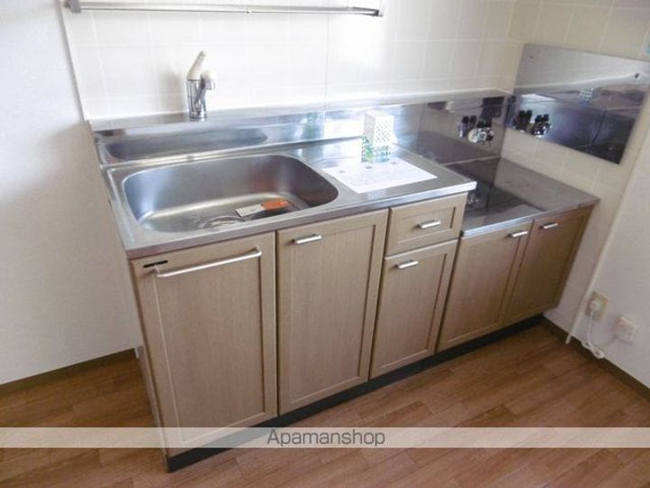 ロイヤルシャトー今泉Bのキッチン