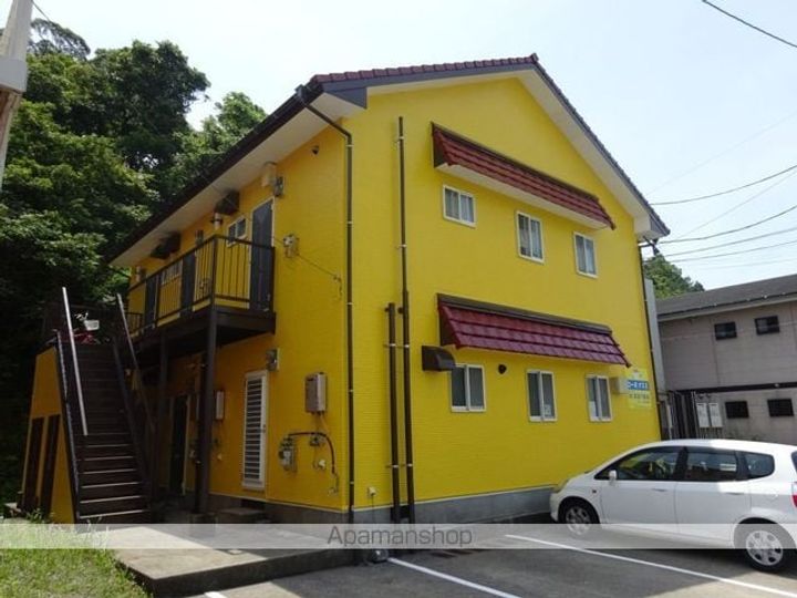 コーポナスE棟102の外観