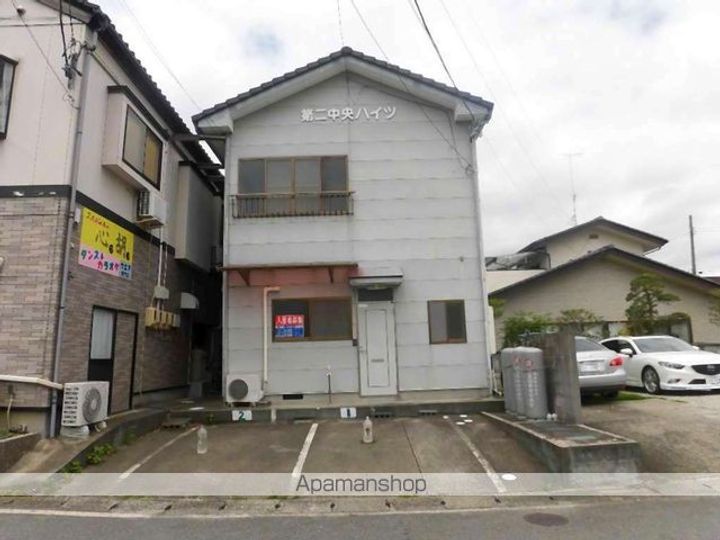 第二中央ハイツの外観