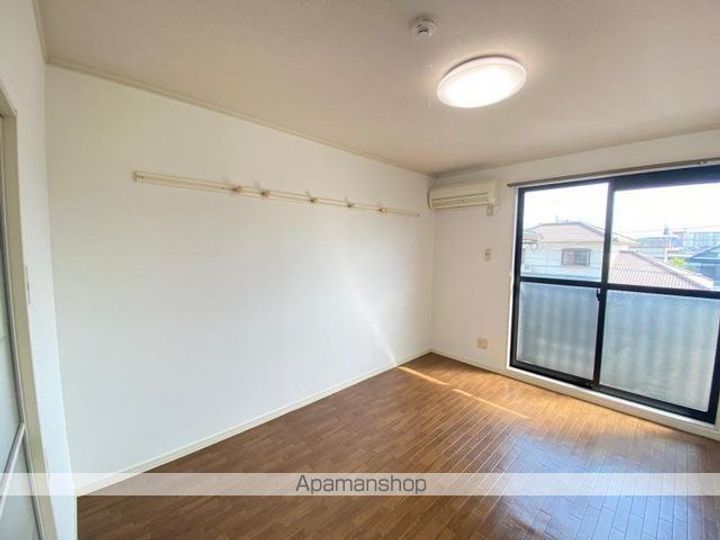 アドバンス香西B-201の居間