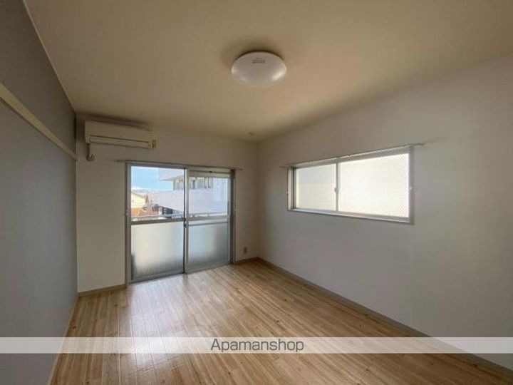 香川県高松市仏生山町甲の賃貸マンションの居間